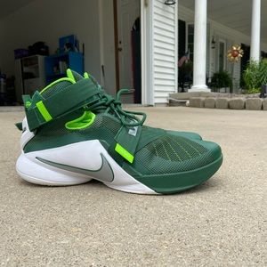 Lebrons b-ball shoes